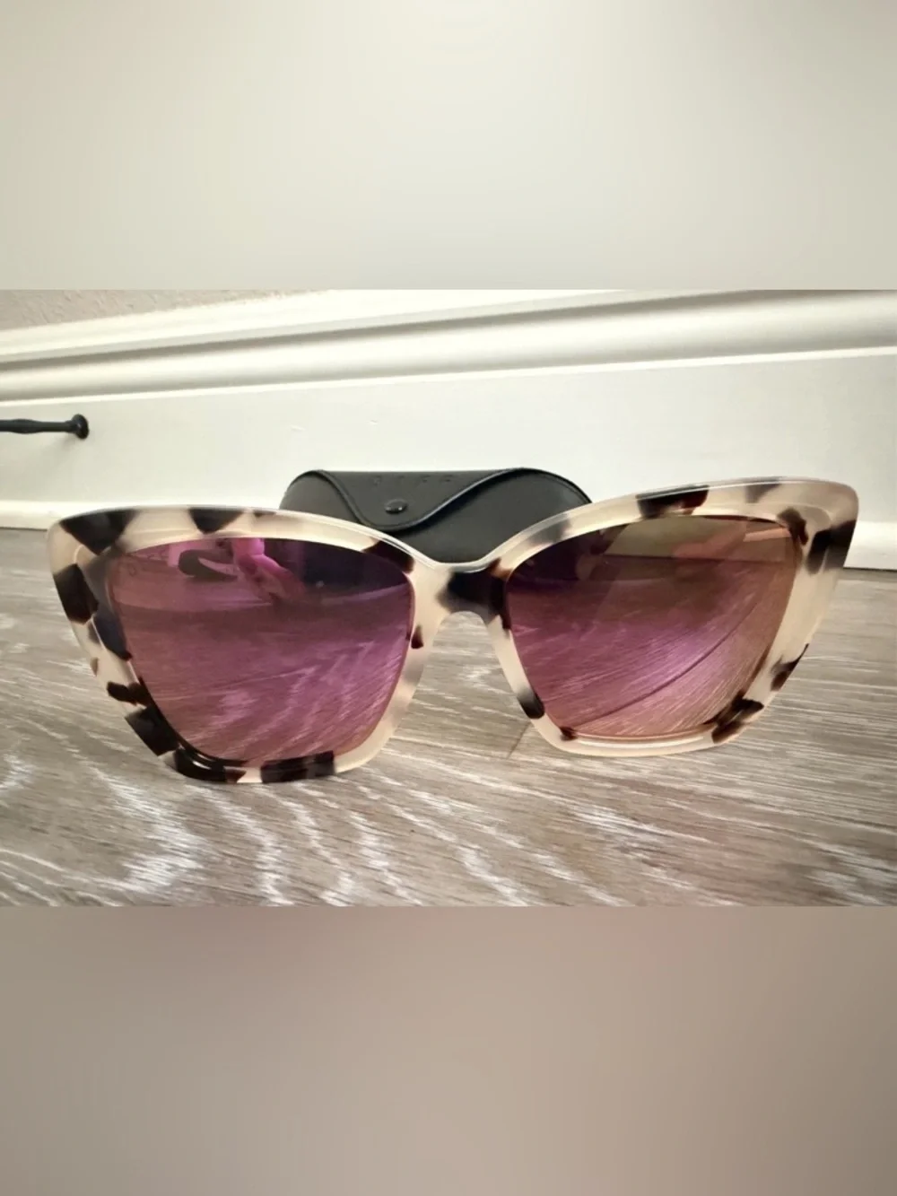 DIFF Becky II CT-PK 30 Cream Tortoiseshell Cat-Eye Sunglasses with Pink Lenses